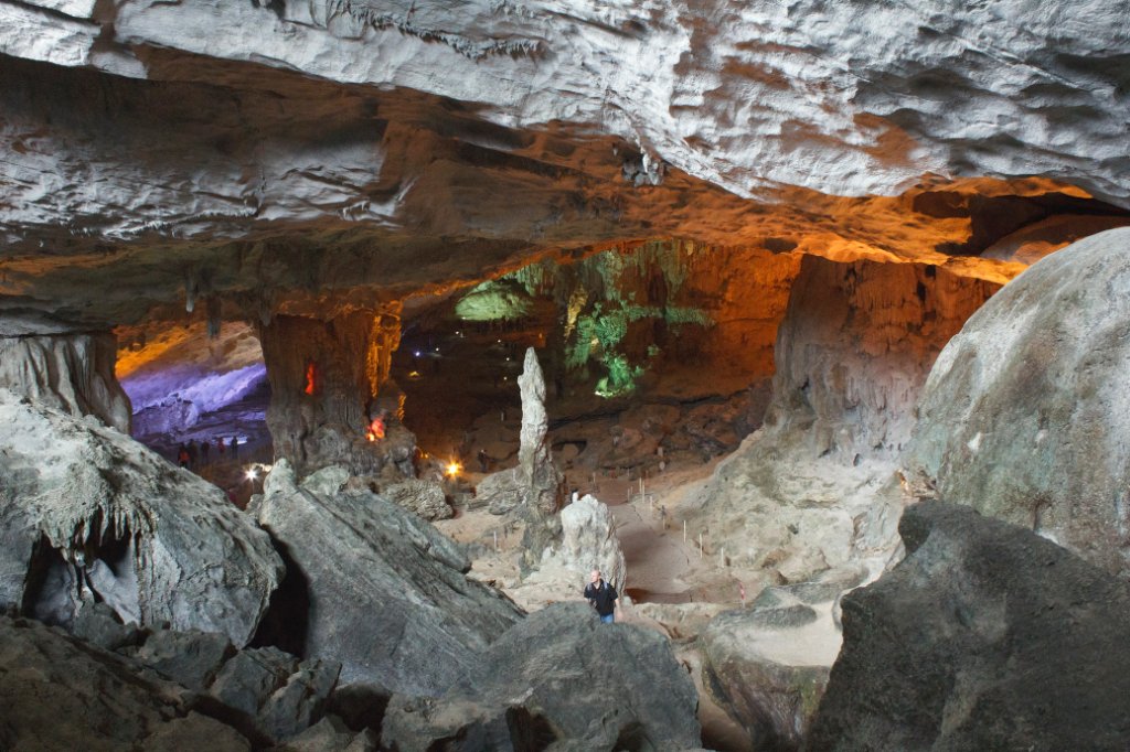 15-Sung Sot cave.jpg - Sung Sot cave